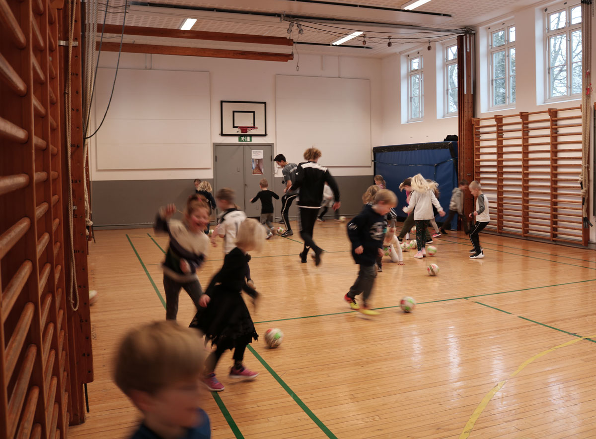 FCH visits Nødebo Skole