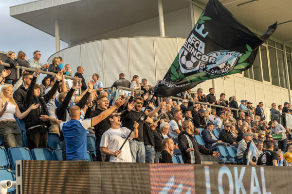 FC Helsingør fans under kampen i NordicBet Ligaen mellem FC Helsingør og Nykøbing FC den 2. september 2022 på Helsingør Stadion. Foto: Claus Birch
