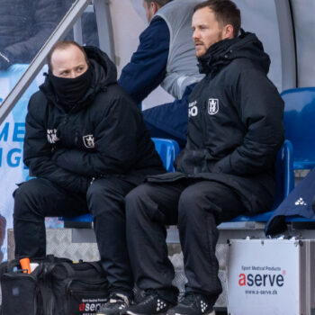 Udskifter og trænerbænken hos FC Helsingør under kampen i Nordicbet Ligaen mellem Fremad Amager og FC Helsingør den 11. marts 2023, på Sundby Idrætspark.
Foto: Andreas Birkebæk